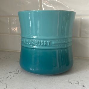 Le Creuset kitchen utensil holder